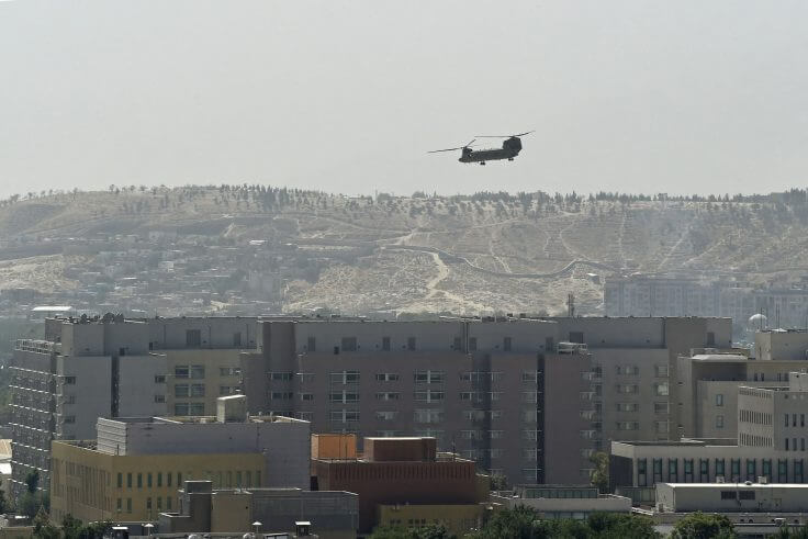 A U.S. military helicopter flies above the U.S. embassy in Kabul on Aug. 15, 2021 / Getty Images