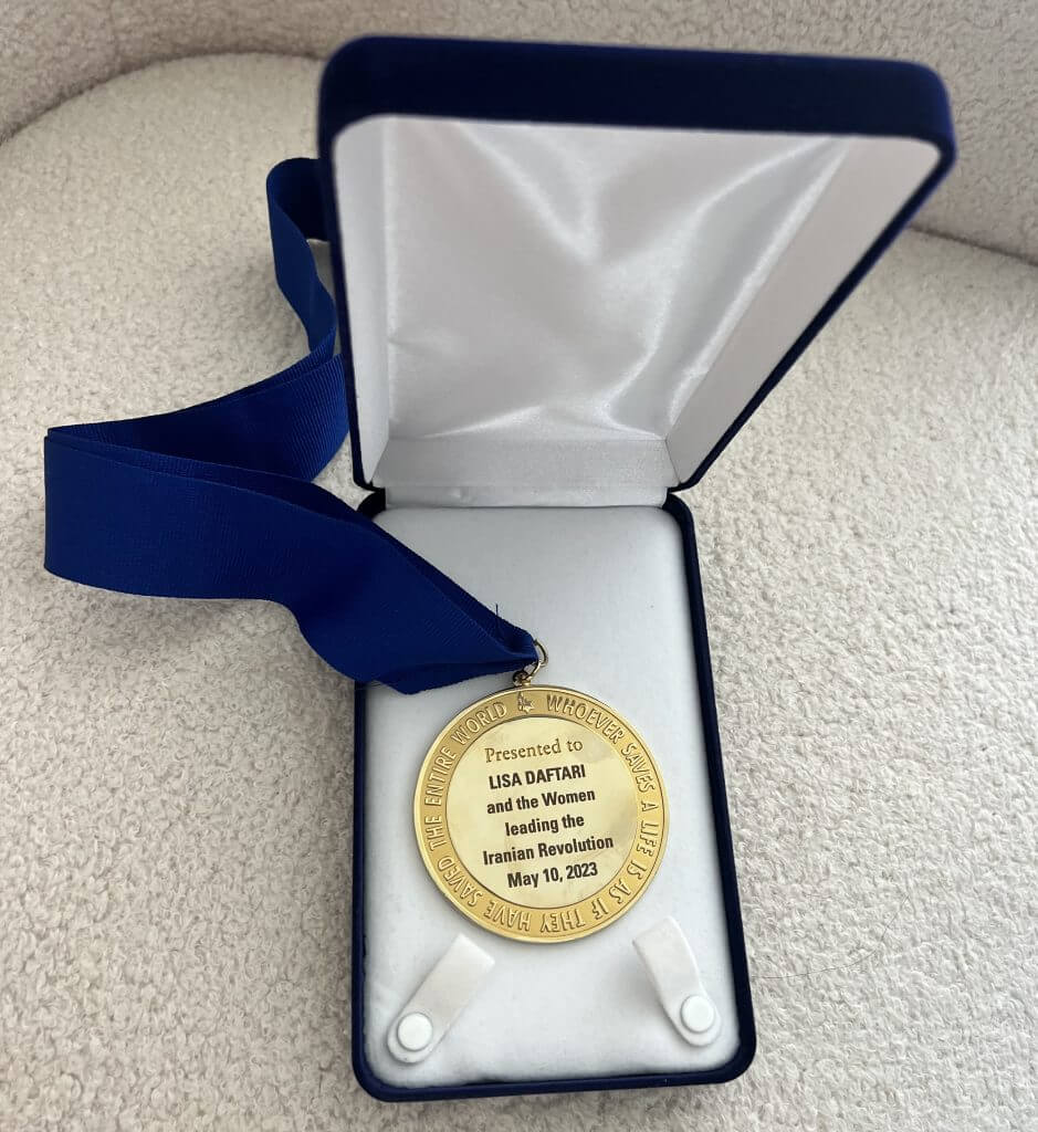 Lisa Daftari Gets Medal of Valor Award from Simon Wiesenthal Center ...