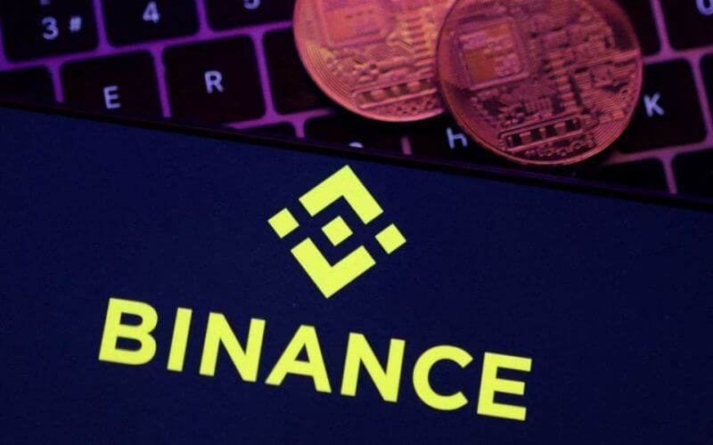 Smartphone with displayed Binance logo and representation of cryptocurrencies are placed on keyboard in this illustration taken, November 8, 2022. REUTERS/Dado Ruvic/Illustration/File Photo