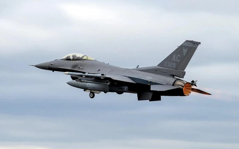 A U.S. Air Force F-16C Fighting Falcon takes off April 1, 2020, at the 177th Fighter Wing, Egg Harbor Township, N.J. (Airman Hunter Hires / U.S. Air National Guard).