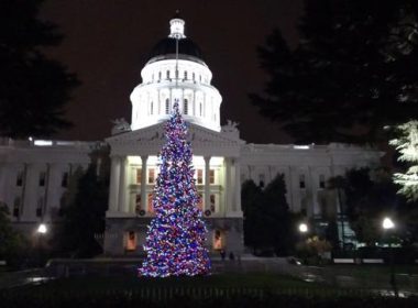 The California State Capitol following a Christmas tree lighting ceremony. Wikimedia Commons