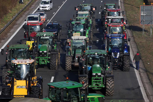 Belgian farmers use their tractors to block the Brussels ring as they protest over price pressures, taxes and green regulation, grievances shared by farmers across Europe, in Halle, Belgium January 29, 2024. Reuters