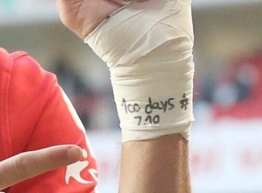 Israeli soccer player Sagiv Jehezkel displays a message of solidarity with hostages held in Gaza while celebrating a goal for Turkish club Antalyaspor on January 14, 2024. twitter.com