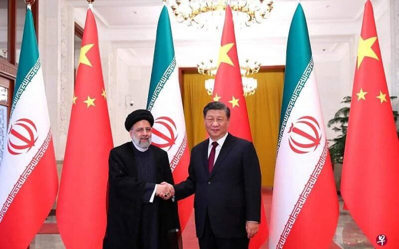 Chinese President Xi Jinping meets Iranian President Ebrahim Raisi in Beijing. twitter.com