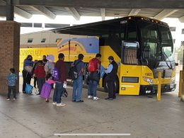 Migrants get on a bus in Brownsville to continue their journey. Spectrum News 1