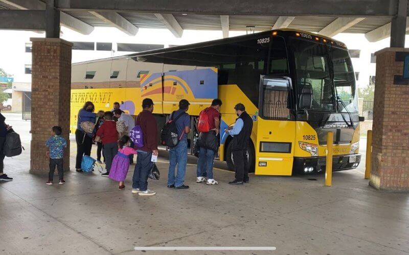 Migrants get on a bus in Brownsville to continue their journey. Spectrum News 1