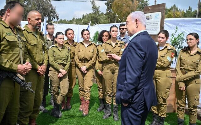 Prime Minister Benjamin Netanyahu speaks with members of Israel's Nitzan 636 Battalion on March 14, 2024. (Kobi Gideon/GPO)