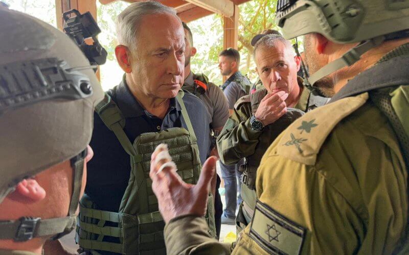 Benjamin Netanyahu visits Israeli soldiers on the 'front line' near Gaza border. Prime Minister's Office