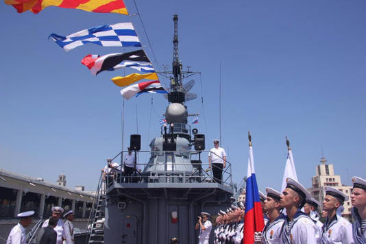 Cuban solders welcome Russian warships docked in the Havana. facebook.com