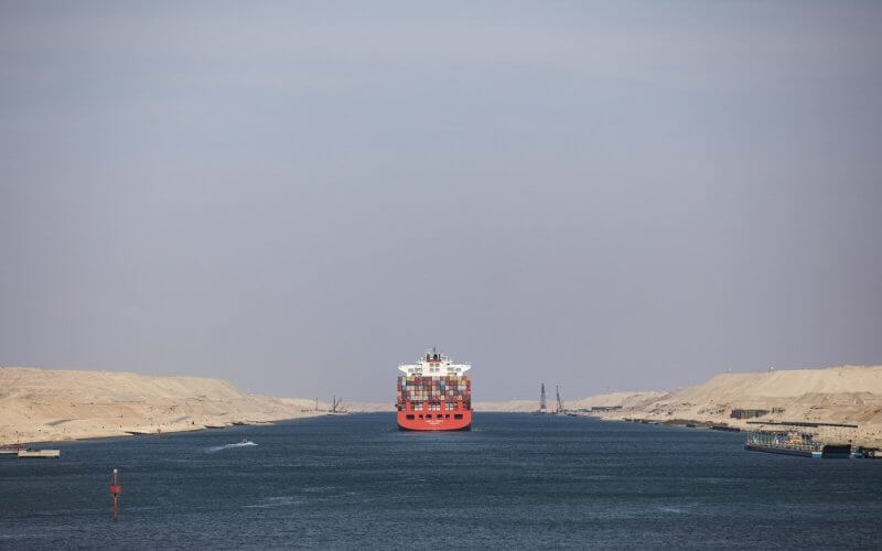 A container ship sails through the Suez Canal. dpa