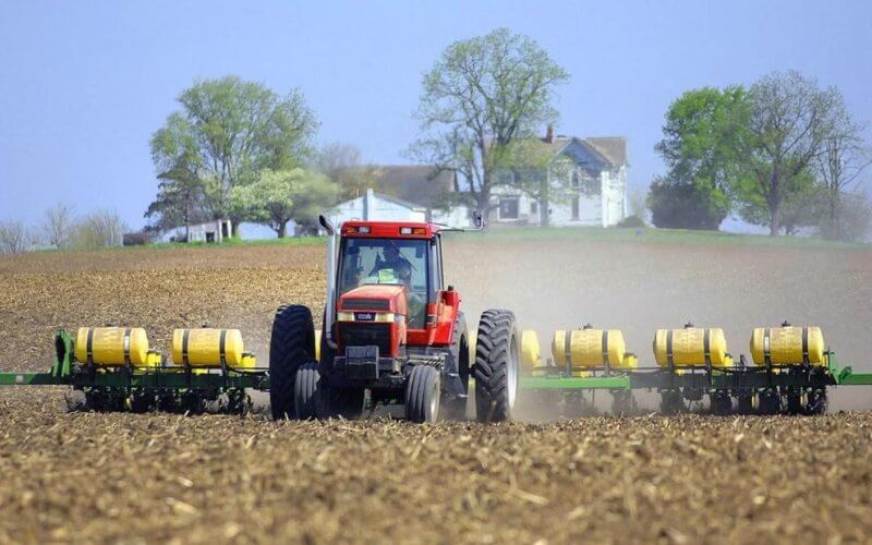 A farmer planting with a tractor near Merna. blogs.Illinois.edu