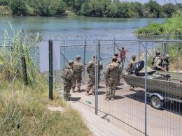 Members of the Texas National Guard erecting razor wire barriers on state land in Eagle Pass, Texas. x.com