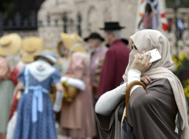 A veiled woman pictured in Geneva. Keystone / Martial Trezzini